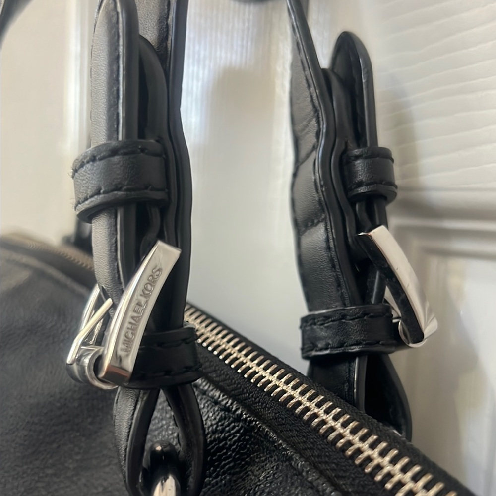 MICHAEL KORS Black Hand Bag - Picture 4 of 16